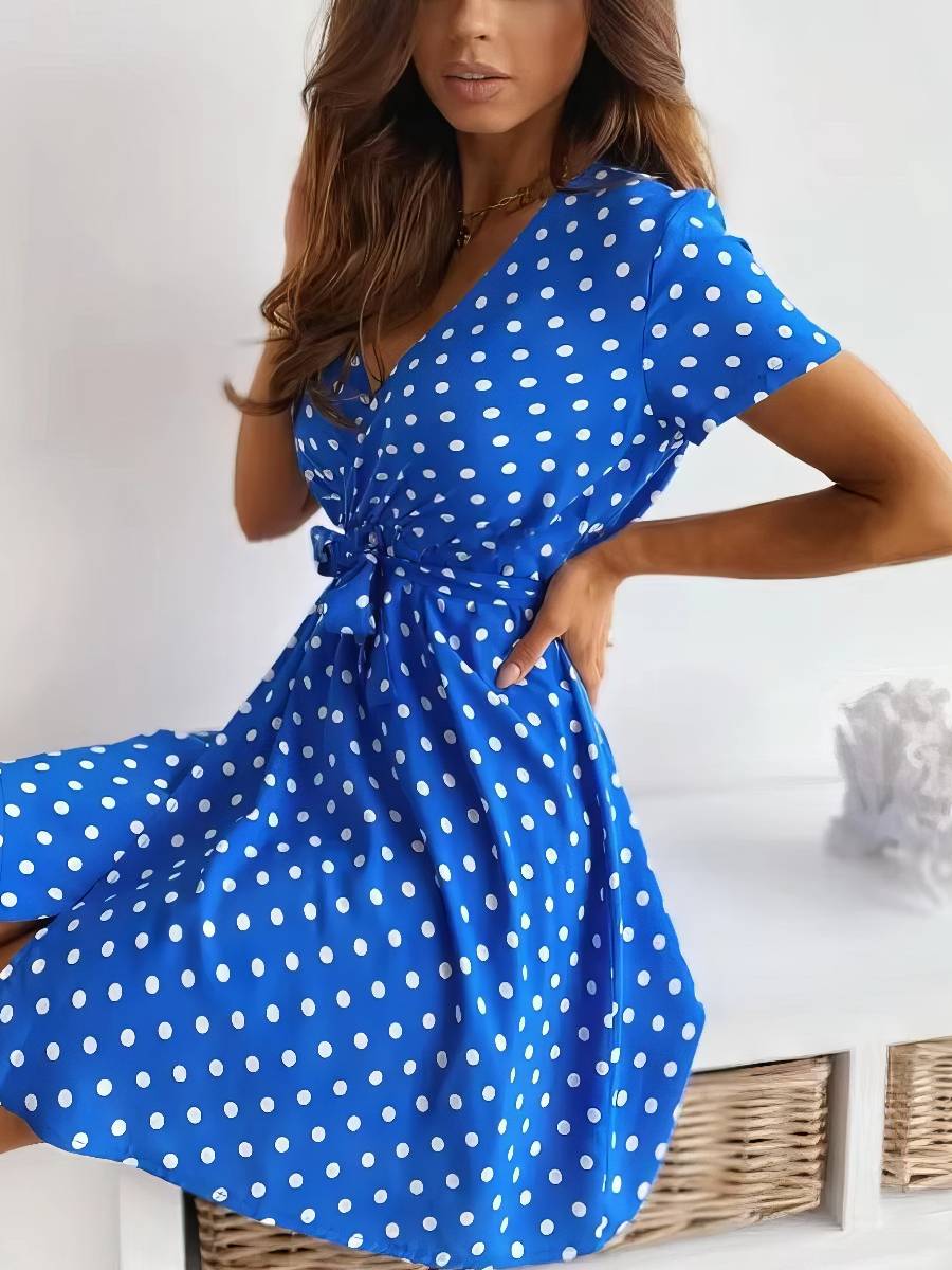 Robe Blanc Et Bleu Courte À Pois Portefeuille Ceinturée