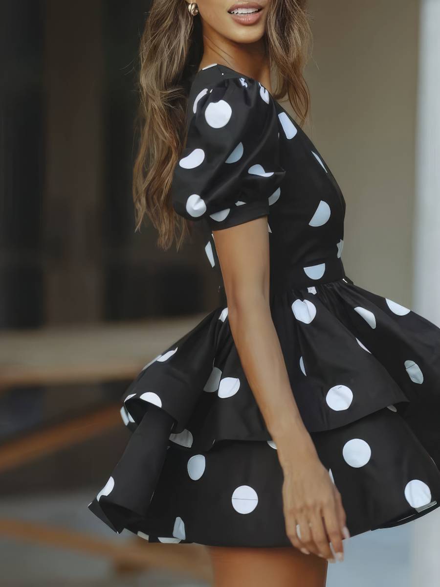 Robe Blanc Et Noir Courte À Pois Manches Bouffantes – Image 2