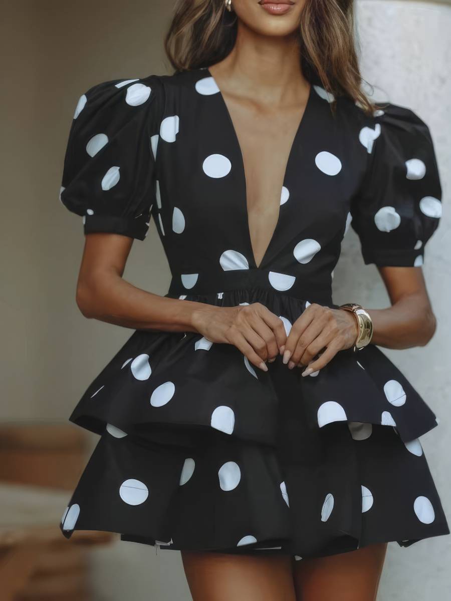 Robe Blanc Et Noir Courte À Pois Manches Bouffantes