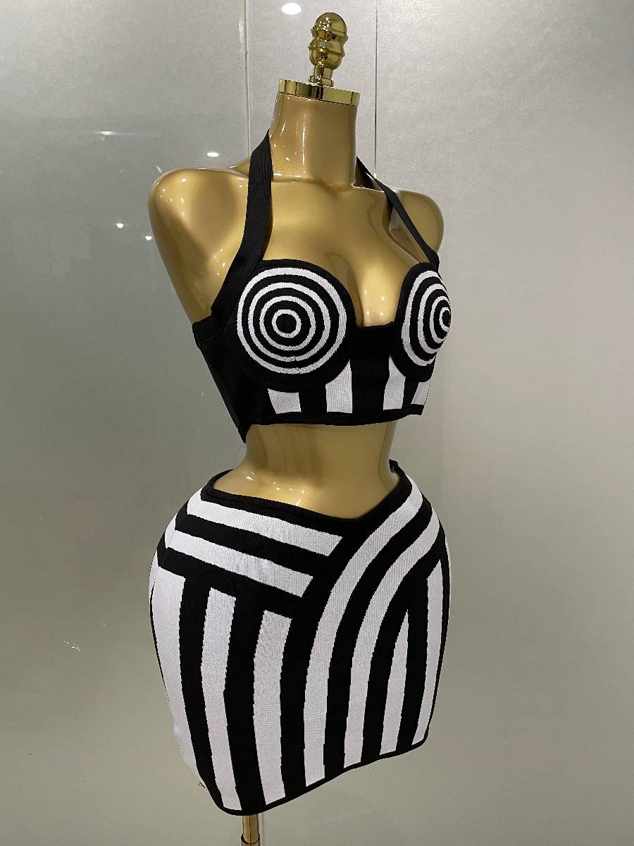 Robe Blanc Et Noir Courte Moulante À Rayures Graphiques – Image 5