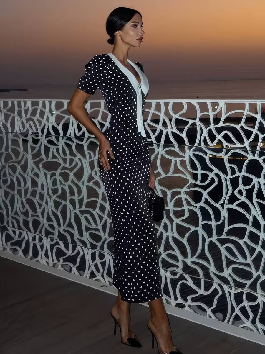 Robe Blanc Et Noir Longue À Pois Manches Courtes – Image 3