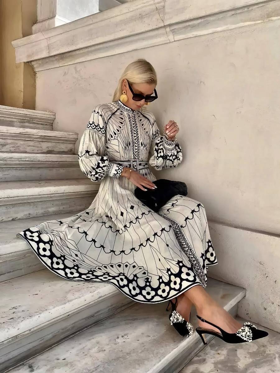 Robe Blanc Et Noir Longue Imprimée Graphique Moderne – Image 3