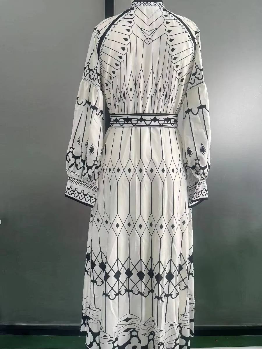 Robe Blanc Et Noir Longue Imprimée Graphique Moderne – Image 5