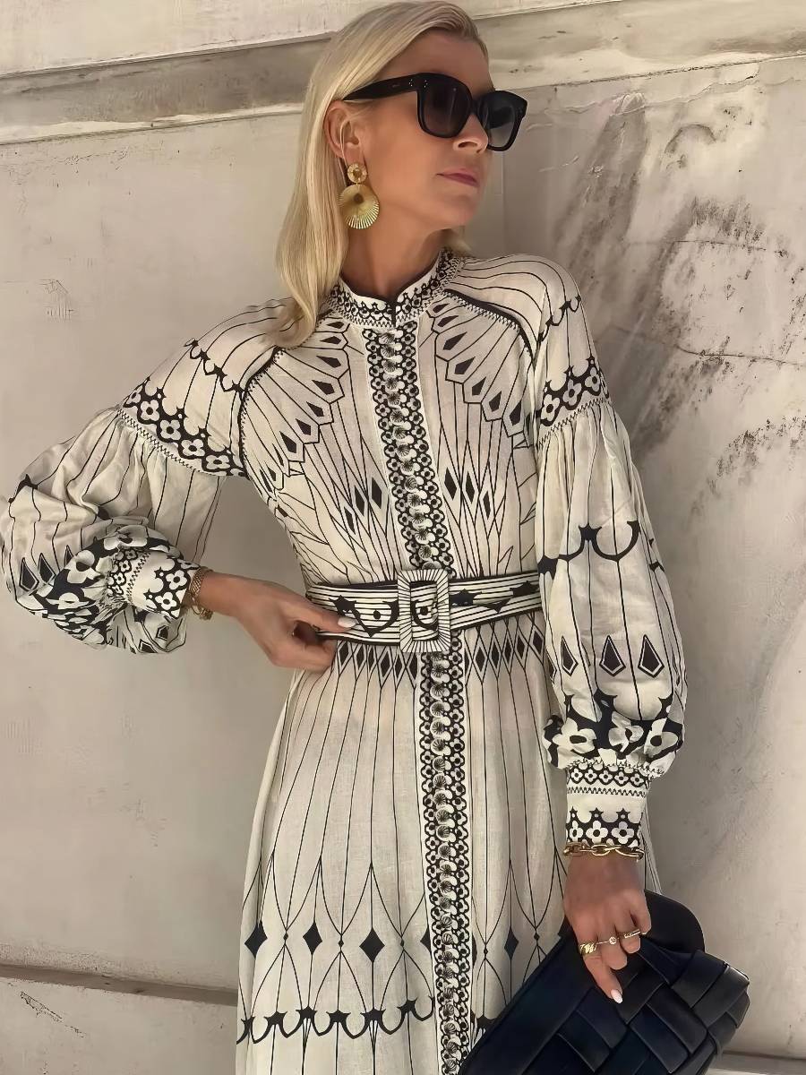 Robe Blanc Et Noir Longue Imprimée Graphique Moderne – Image 2