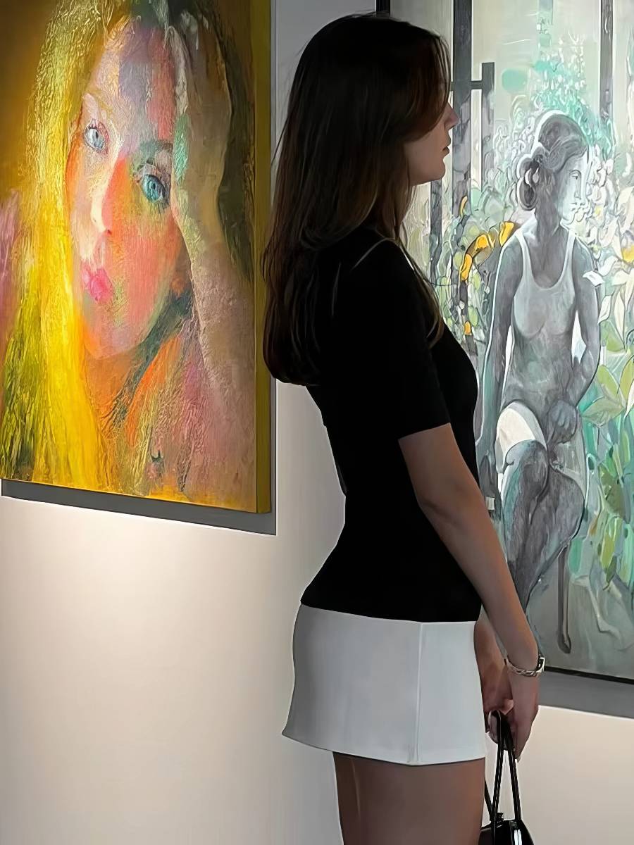 Robe Blanc Et Noir Robe Courte Élégante Silhouette Ajustée – Image 4