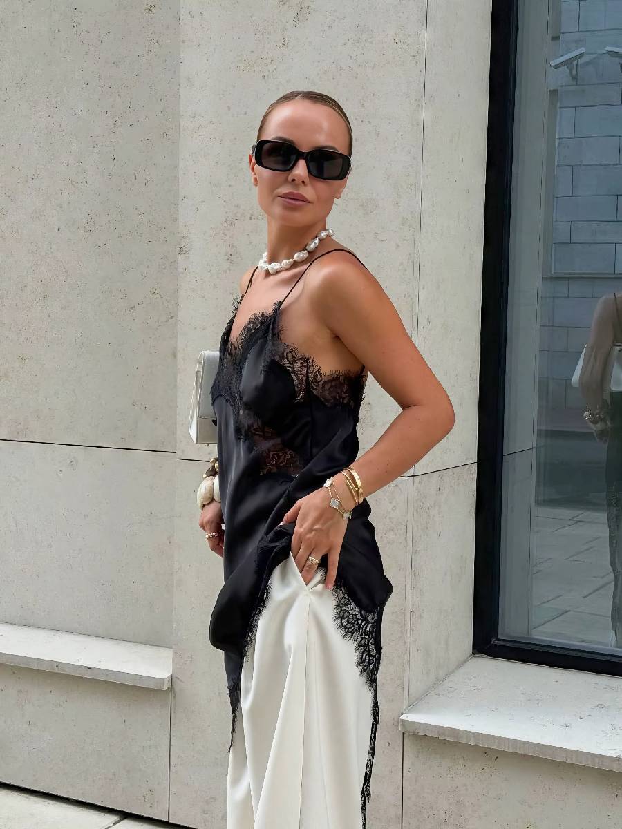 Robe Blanc Et Noir Robe Fluide À Dentelle Contrastée – Image 3