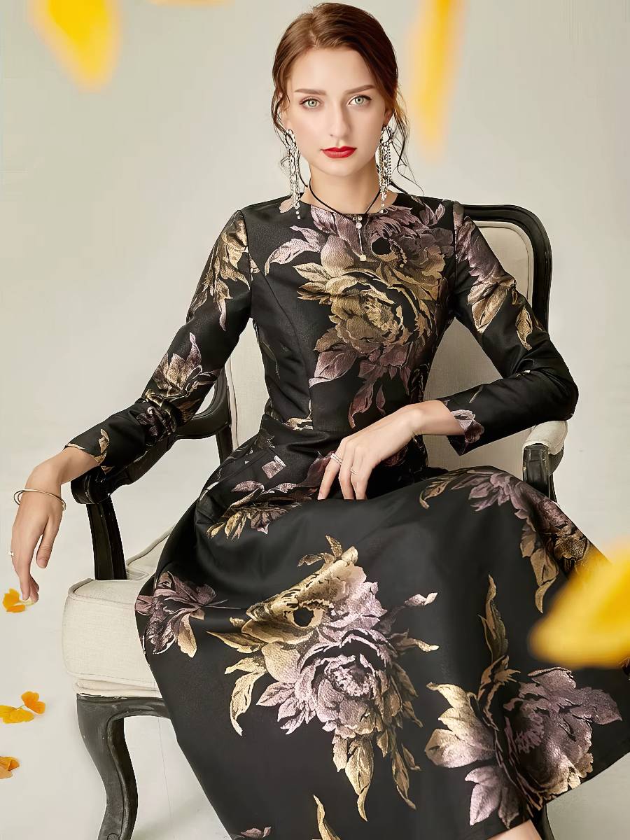 Robe Noir Et Doré Motif Fleurs Baroques – Image 3
