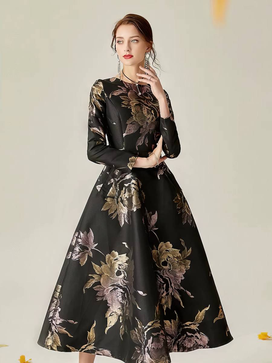 Robe Noir Et Doré Motif Fleurs Baroques – Image 2